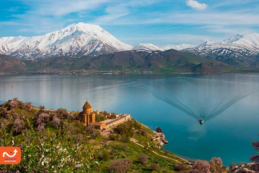 دریاچه وان در نزدیکی خانه گربه های وان ترکیه