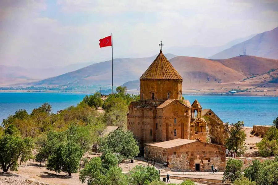 هزینه سفر به وان ترکیه