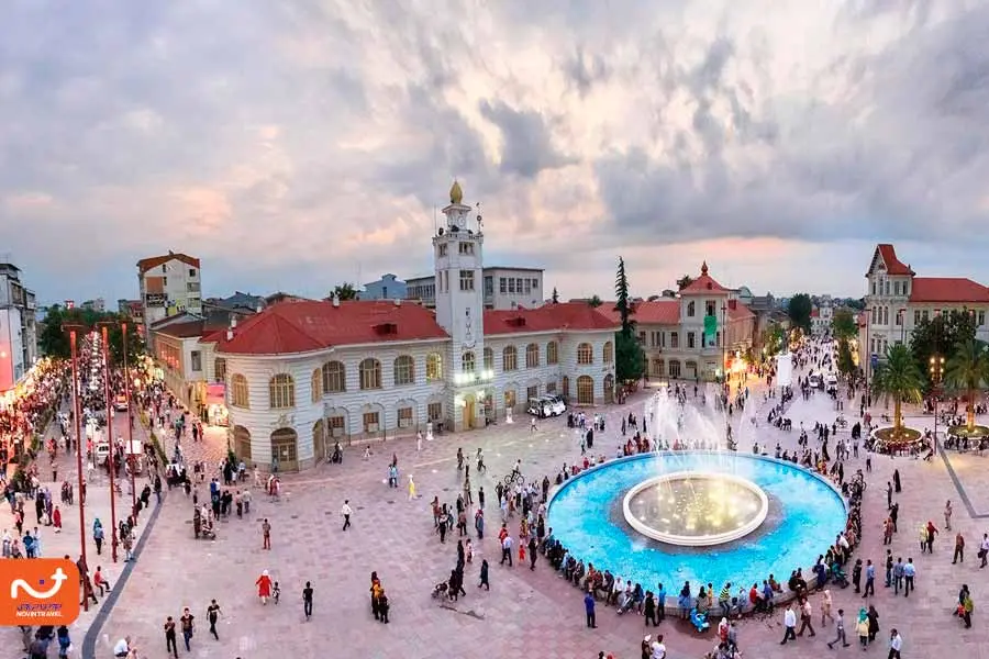 میدان شهرداری؛ یکی از جاهای دیدنی در نزدیکی بازار بزرگ رشت