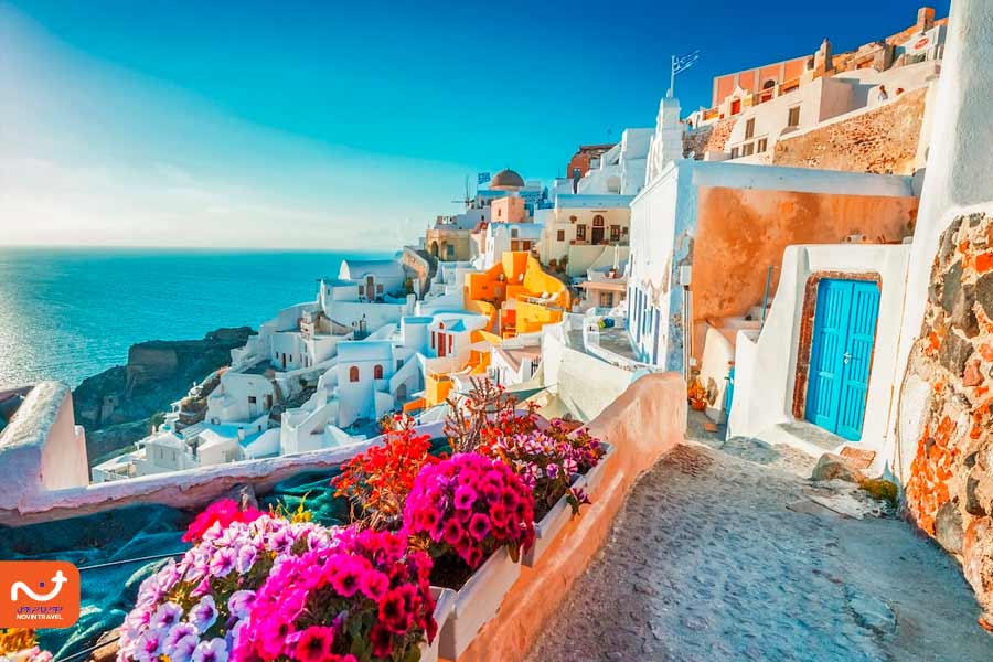 فصل بهار بهترین زمان سفر به جزیره سانتورینی یونان