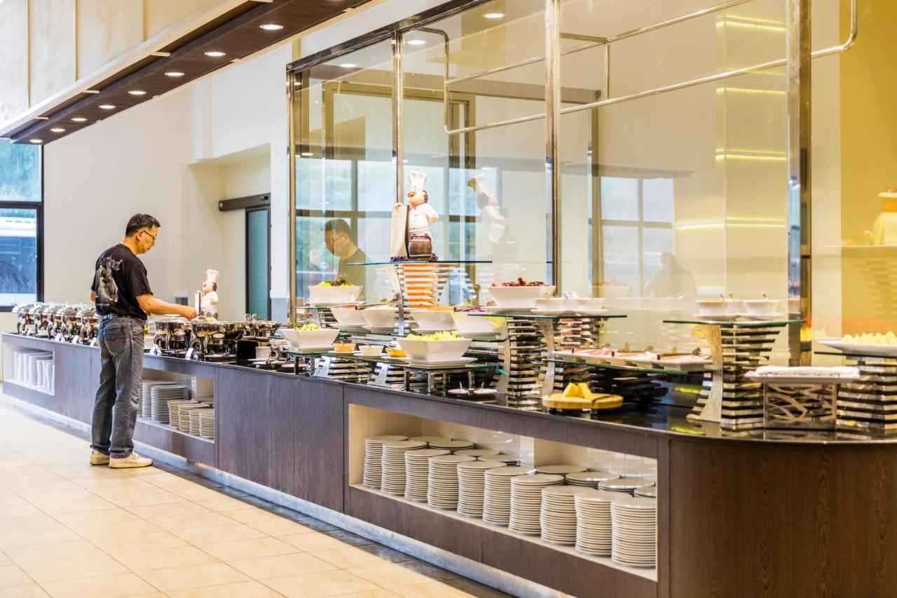 Montien Riverside Hotel
