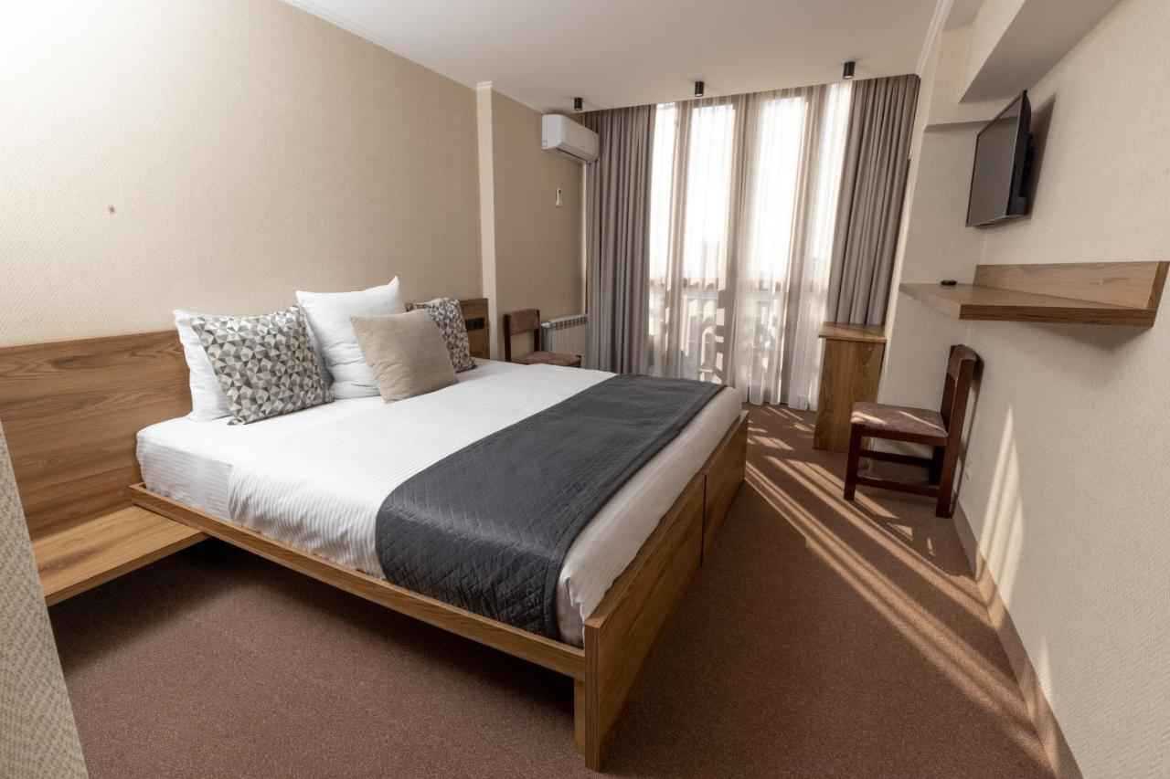 shirak Hotel