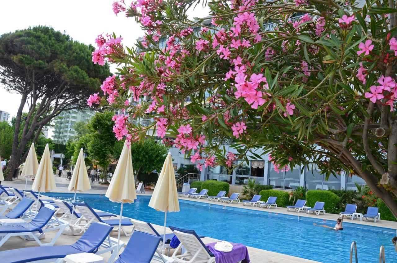 Lara Palace Hotel