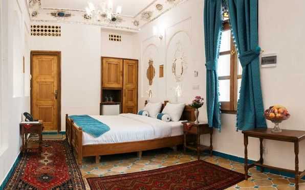 اقامتگاه سنتی قصر منشی